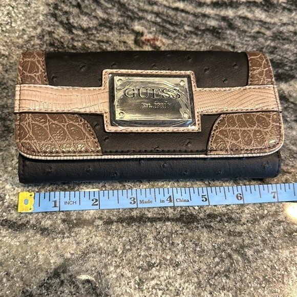 Guess NWT trifold faux mixed leathers wallet ostrich snakeskin reptile black - Picture 8 of 10